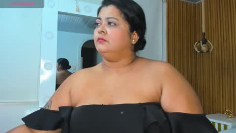 Snapshot of curvy_beauty_ chatting on 11, 11, 2025 Hanna online show from 11, 11, 2025