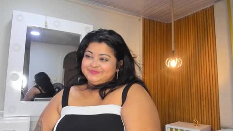 Snapshot of curvy_beauty_ chatting on 2, 12, 2025 Hanna online show from 2, 12, 2025