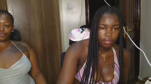Snapshot of curvyebony1 chatting on 8, 3, 2025 curtis online show from 8, 3, 2025