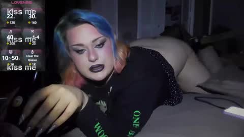 Curvygothfemboy online show from 1, 1, 2025