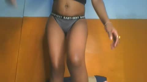 Snapshot of curvylyin chatting on 12, 10, 2025 curvylyin online show from 12, 10, 2025