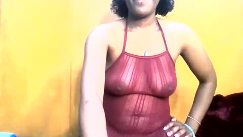curvylyin online show from 5, 12, 2025