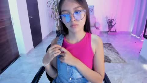 Snapshot of cute_fox_1 chatting on 19, 5, 2026 Bella Fox online show from 19, 5, 2026