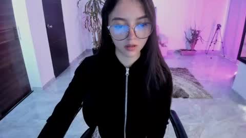 Snapshot of cute_fox_1 chatting on 23, 6, 2026 Bella Fox online show from 23, 6, 2026
