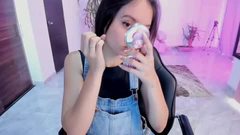 Snapshot of cute_fox_1 chatting on 1, 7, 2026 Bella Fox online show from 1, 7, 2026
