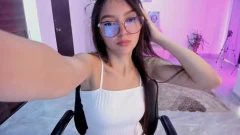 Snapshot of cute_fox_1 chatting on 17, 7, 2026 Bella Fox online show from 17, 7, 2026