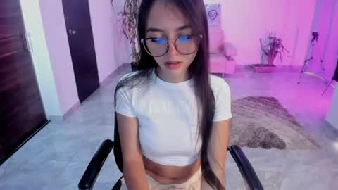 Snapshot of cute_fox_1 chatting on 25, 7, 2026 Bella Fox online show from 25, 7, 2026