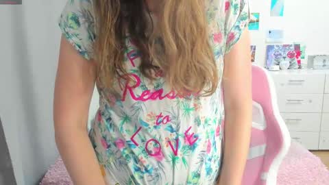 Snapshot of cute_kate0 chatting on 17, 9, 2025 cute_kate0 online show from 17, 9, 2025