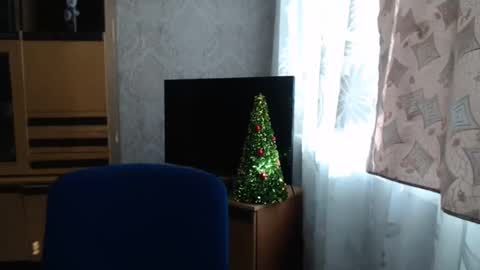 cute_lion_ online show from 1, 1, 2025