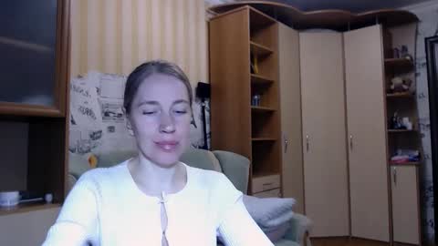 cute_lion_ online show from 10, 4, 2026