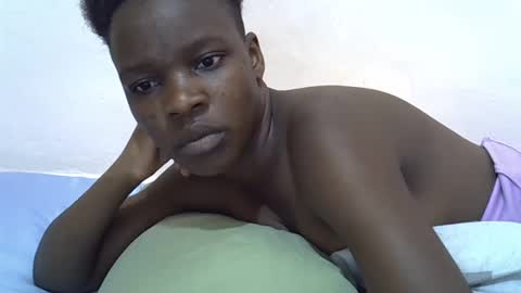 Snapshot of cute_marion chatting on 12, 3, 2025 cute_marion online show from 12, 3, 2025