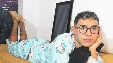 Snapshot of cute_sammy_1 chatting on 8, 10, 2025 cute_sammy_1 online show from 8, 10, 2025