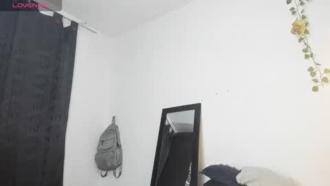 Snapshot of cute_sammy_1 chatting on 6, 11, 2025 cute_sammy_1 online show from 6, 11, 2025