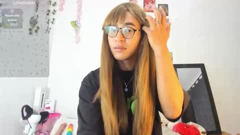 Snapshot of cute_sammy_1 chatting on 14, 11, 2025 cute_sammy_1 online show from 14, 11, 2025