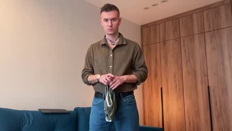 cute_skywalker online show from 15, 4, 2026