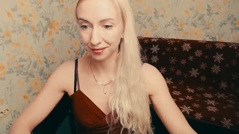 Snapshot of cute_smile_shy chatting on 5, 12, 2024 cute_smile_shy online show from 5, 12, 2024