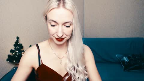 Snapshot of cute_smile_shy chatting on 5, 1, 2025 cute_smile_shy online show from 5, 1, 2025