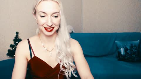Snapshot of cute_smile_shy chatting on 6, 1, 2025 cute_smile_shy online show from 6, 1, 2025