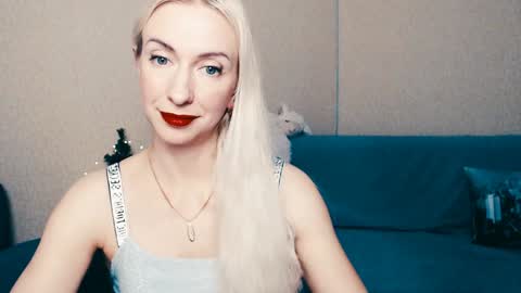 Snapshot of cute_smile_shy chatting on 7, 1, 2025 cute_smile_shy online show from 7, 1, 2025