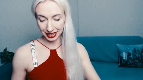 Snapshot of cute_smile_shy chatting on 4, 3, 2025 cute_smile_shy online show from 4, 3, 2025