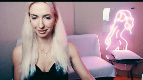 Snapshot of cute_smile_shy chatting on 19, 9, 2025 cute_smile_shy online show from 19, 9, 2025