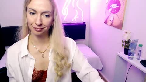 cute_smile_shy online show from 16, 5, 2026
