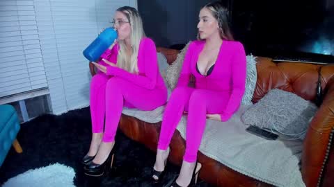 WANNA SEE MORE OF TWINS              online show from 21, 11, 2025