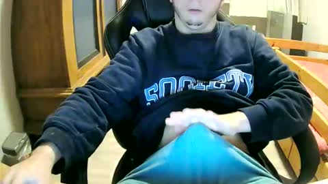 Snapshot of cuteboy090 chatting on 19, 10, 2025 Cuteboy090 online show from 19, 10, 2025