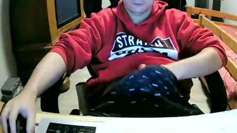Snapshot of cuteboy090 chatting on 21, 10, 2025 Cuteboy090 online show from 21, 10, 2025