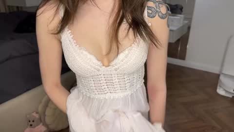 Snapshot of cuteelsa_ chatting on 8, 1, 2025 Elsa online show from 8, 1, 2025