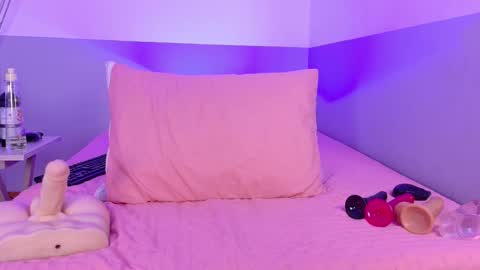 cutepetitee online show from 26, 3, 2026