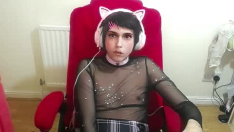 Snapshot of cutest_princess chatting on 23, 10, 2025 cutest_princess online show from 23, 10, 2025