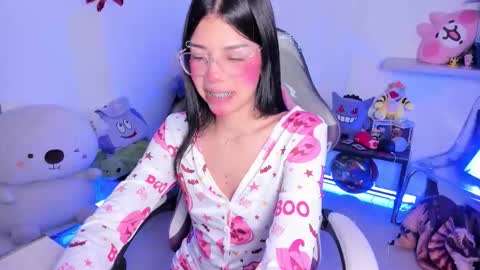  - independent model online show from 10, 10, 2025