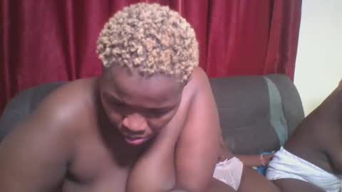 Snapshot of cutey_mellanin chatting on 5, 2, 2025 cutey_mellanin online show from 5, 2, 2025