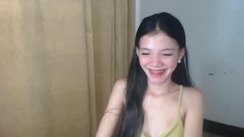 Snapshot of cutie_cristelle chatting on 8, 11, 2025 cutie_cristelle online show from 8, 11, 2025
