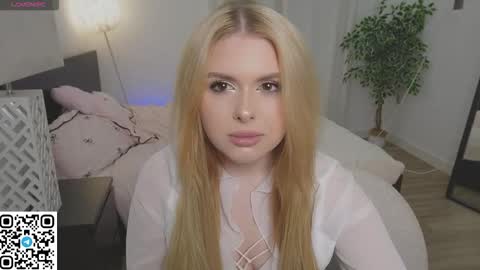 cutie_nomy18 online show from 3, 11, 2025