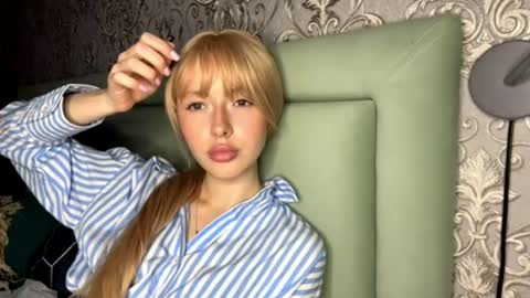 Snapshot of cutieblondyy chatting on 19, 4, 2026 Vanessa online show from 19, 4, 2026