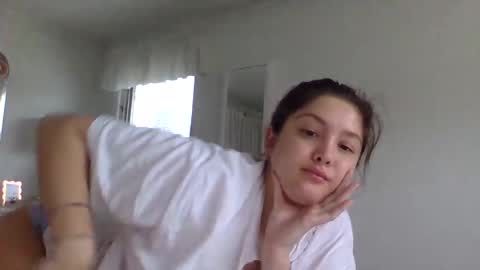 Snapshot of cutieoggg420 chatting on 11, 12, 2024 Cutieoggg420 online show from 11, 12, 2024