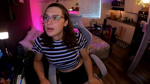 Snapshot of cutiepiescarlett chatting on 18, 5, 2026 cutiepiescarlett online show from 18, 5, 2026