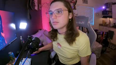 Snapshot of cutiepiescarlett chatting on 22, 5, 2026 cutiepiescarlett online show from 22, 5, 2026