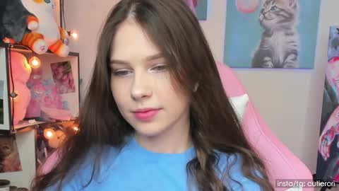 Rori  Instagram cutierori  online show from 13, 12, 2024