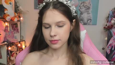 Rori  Instagram cutierori  online show from 13, 1, 2025