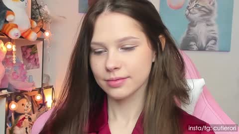 Rori  Instagram cutierori  online show from 25, 1, 2025