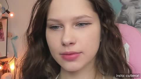 Rori  Instagram cutierori  online show from 28, 2, 2025