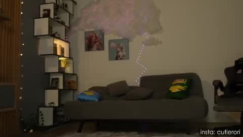 Rori  Instagram cutierori  online show from 1, 10, 2025