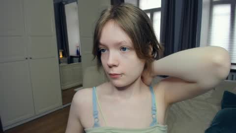 Snapshot of cuty_petite chatting on 27, 4, 2026 Anne online show from 27, 4, 2026