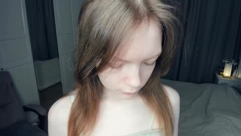 Snapshot of cuty_petite chatting on 17, 5, 2026 Anne online show from 17, 5, 2026