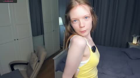 Snapshot of cuty_petite chatting on 23, 7, 2026 Anne online show from 23, 7, 2026