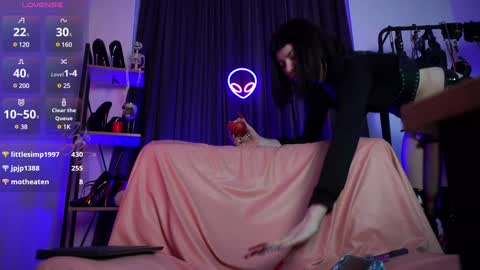 Snapshot of cyberxgoddess_ chatting on 5, 12, 2024 Lily Goddess online show from 5, 12, 2024