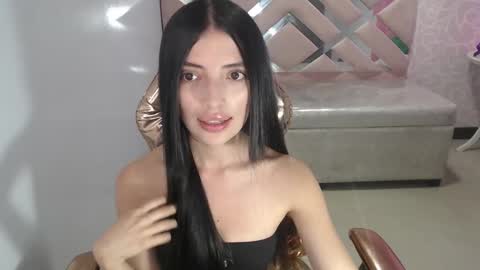 CINTIA ARAUJO online show from 1, 10, 2025